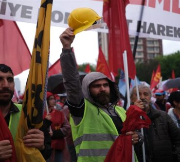 Çabanız nafile. Ayaklar baş olacak!